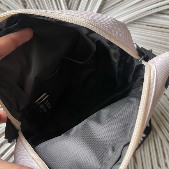 Mickey Mouse Disney side bag - Picture 4 of 5